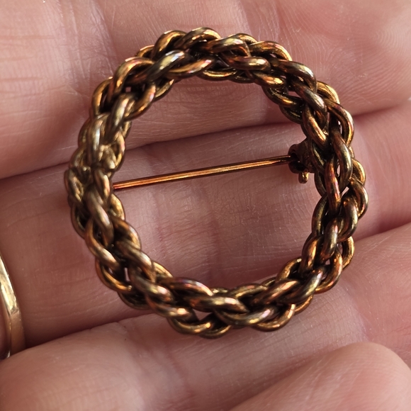 Vintage brooch open circle chain copper tone pin retro - Picture 4 of 9